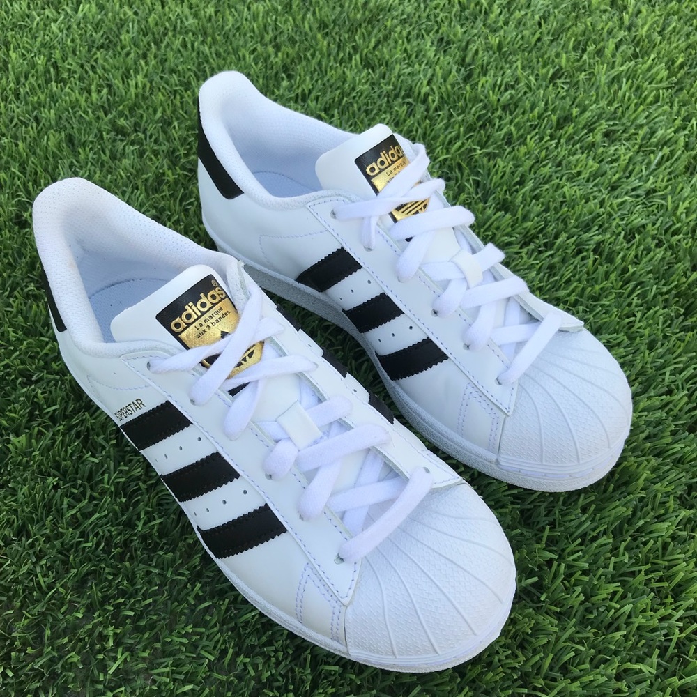 🎩 Adidas Superstar Sneakers 🎩 - Picture 2 of 8